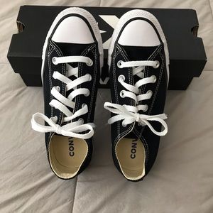 Woman’s Black Low Top Converse Size 5.5